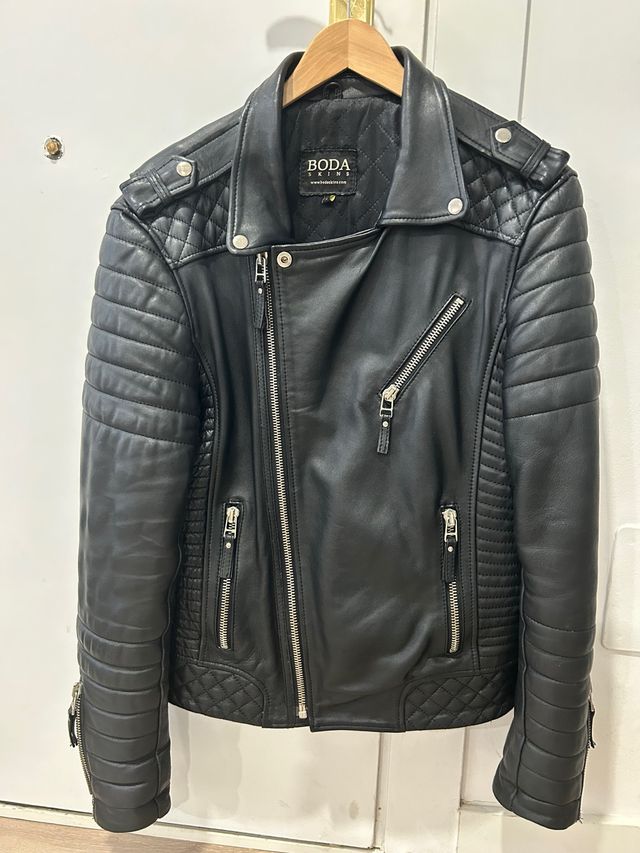 Chaqueta Boda Skins Negra Talla L con su bolsa