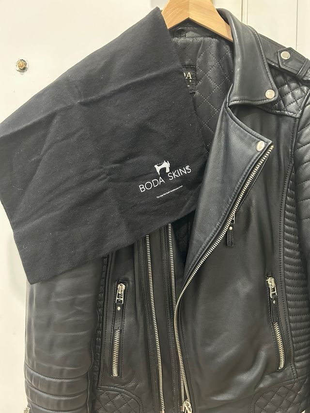 Chaqueta Boda Skins Negra Talla L con su bolsa