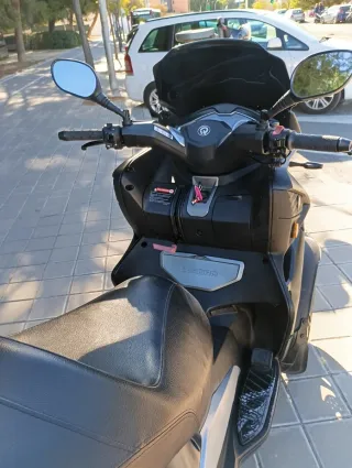 Quadro QV3 350/se pde conducir con carnet de coche
