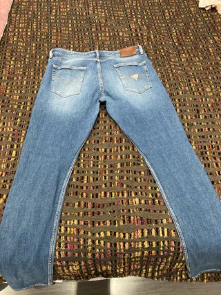 Pantalones vaqueros Guess y Salsa. 20€ unidad