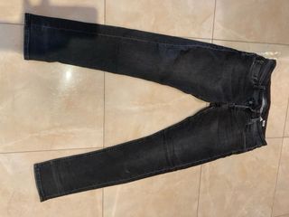 Pantalones vaqueros Guess y Salsa. 20€ unidad