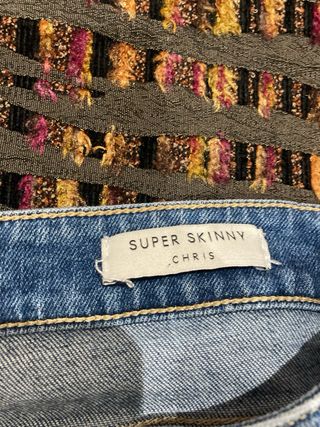 Pantalones vaqueros Guess y Salsa. 20€ unidad