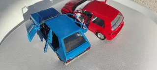 Dos maquetas de metal. Escala 1:24. Peugeot 104