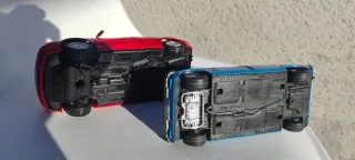 Dos maquetas de metal. Escala 1:24. Peugeot 104