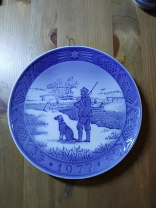 Piatto decorativo 1977 caccia cane