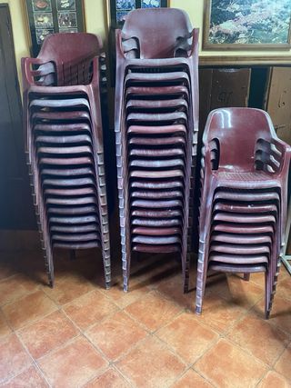 juego de sillas y mesas terraza