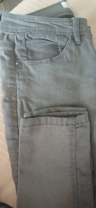 Pantalón pitillo gris Springfield