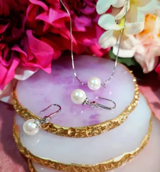 Conjunto collar y pendientes perla