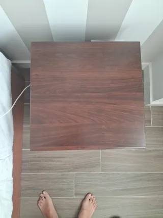 Due comodini in legno