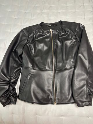 Chaqueta Zara efecto piel