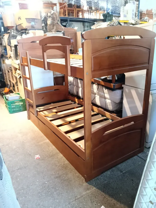 Litera de madera con cajón