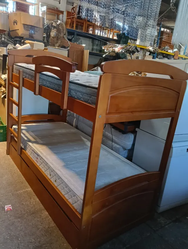 Litera de madera con cajón