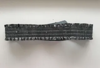 Cinturón gris elastico con hebilla gancho