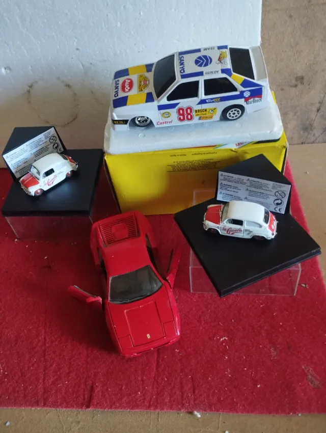 Lote di auto giocattolo da collezione