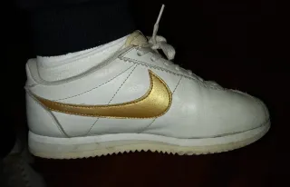 Nike Cortez Talla 37.5 Blanco y Dorado