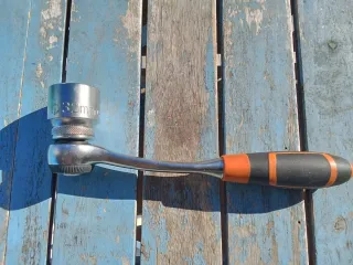 Llave carraca + vaso 32mm