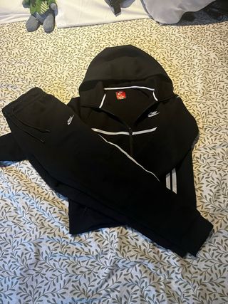 Conjunto Nike Tech Negro Reflectante