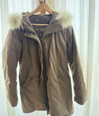 Abrigo parka Hetregó. Talla 42. Color verde kaki.