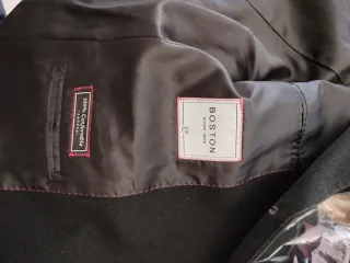 Chaqueta levita tres cuartos negra. Negociable.