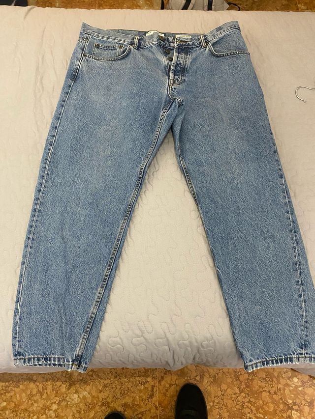 Vaqueros azules y negros