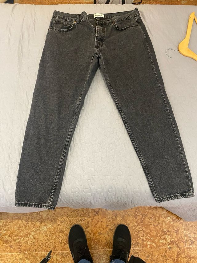 Vaqueros azules y negros