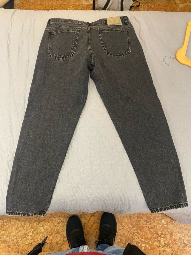 Vaqueros azules y negros