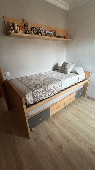 Cama doble con colchón