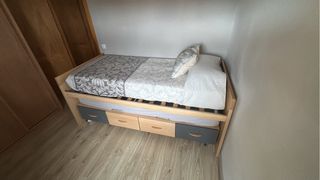 Cama doble con colchón