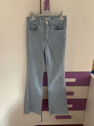 Vaqueros campana MNG azul claro rotos