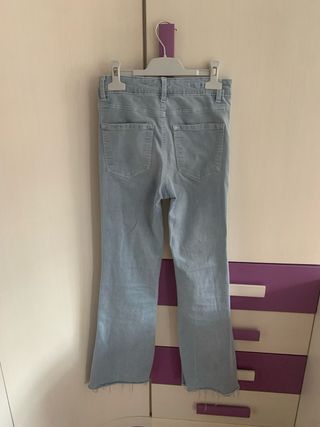 Vaqueros campana MNG azul claro rotos