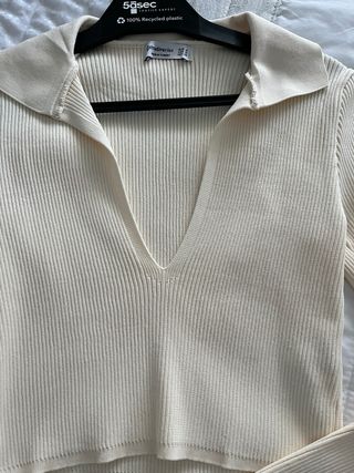 Jersey Stradivarius beige corto cuello V manga lar