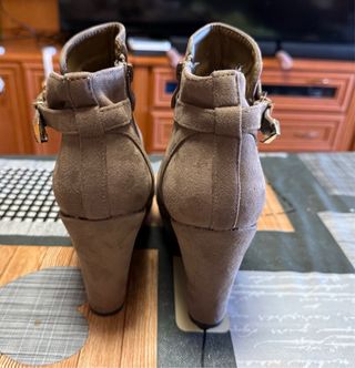 Botines de cuña en ante marrón