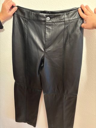 Pantalones efecto piel Zara