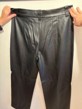 Pantalones efecto piel Zara