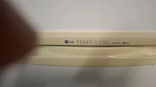 Nevera LG blanca con congelador  No frost