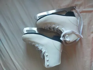 Patines artísticos blancos