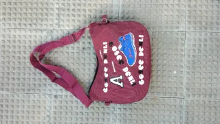 Bolsito estilo collage azul y rojo