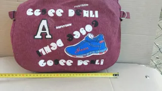 Bolsito estilo collage azul y rojo