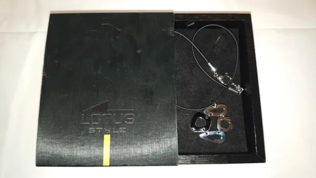 Ciondolo Lotus in Argento e Nero