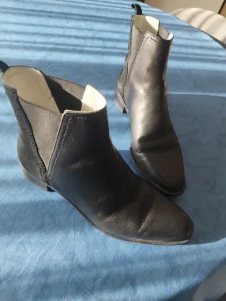 Botines piel elástico Zara