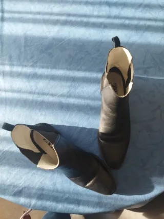 Botines piel elástico Zara