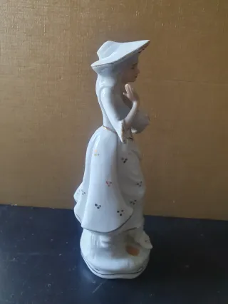 Statuina antica in porcellana