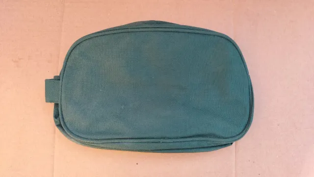 Neceser Massimo Dutti verde