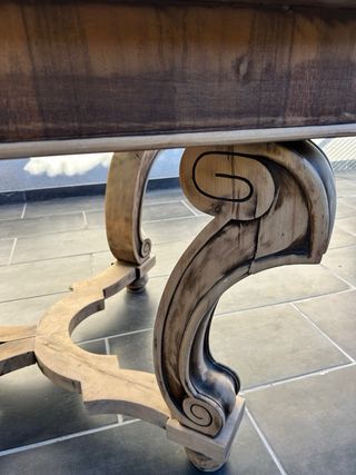 Mesa antigua de madera