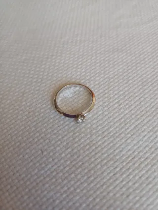 Anillo solitario oro blanco y brillante