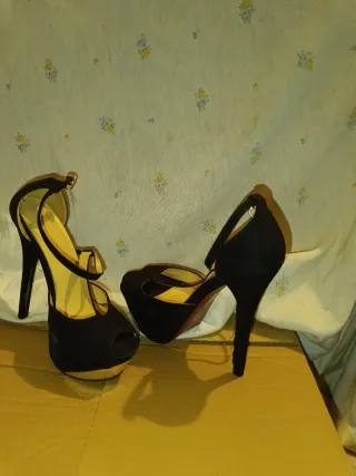 Zapatos de tacón negros