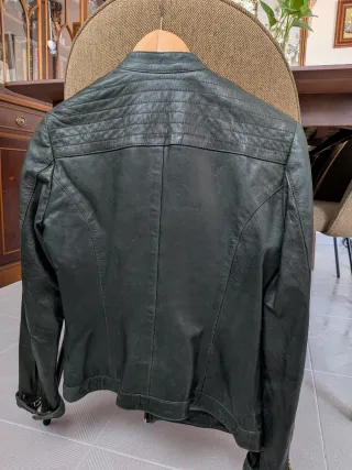 Chaqueta de piel verde
