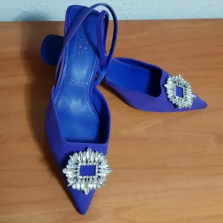 Zapatos azulón tacón detalle diamante falso