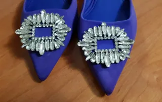 Zapatos azulón tacón detalle diamante falso