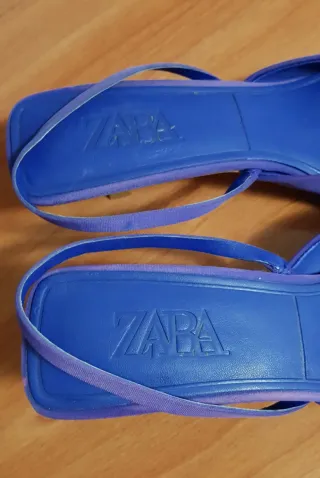 Zapatos azulón tacón detalle diamante falso